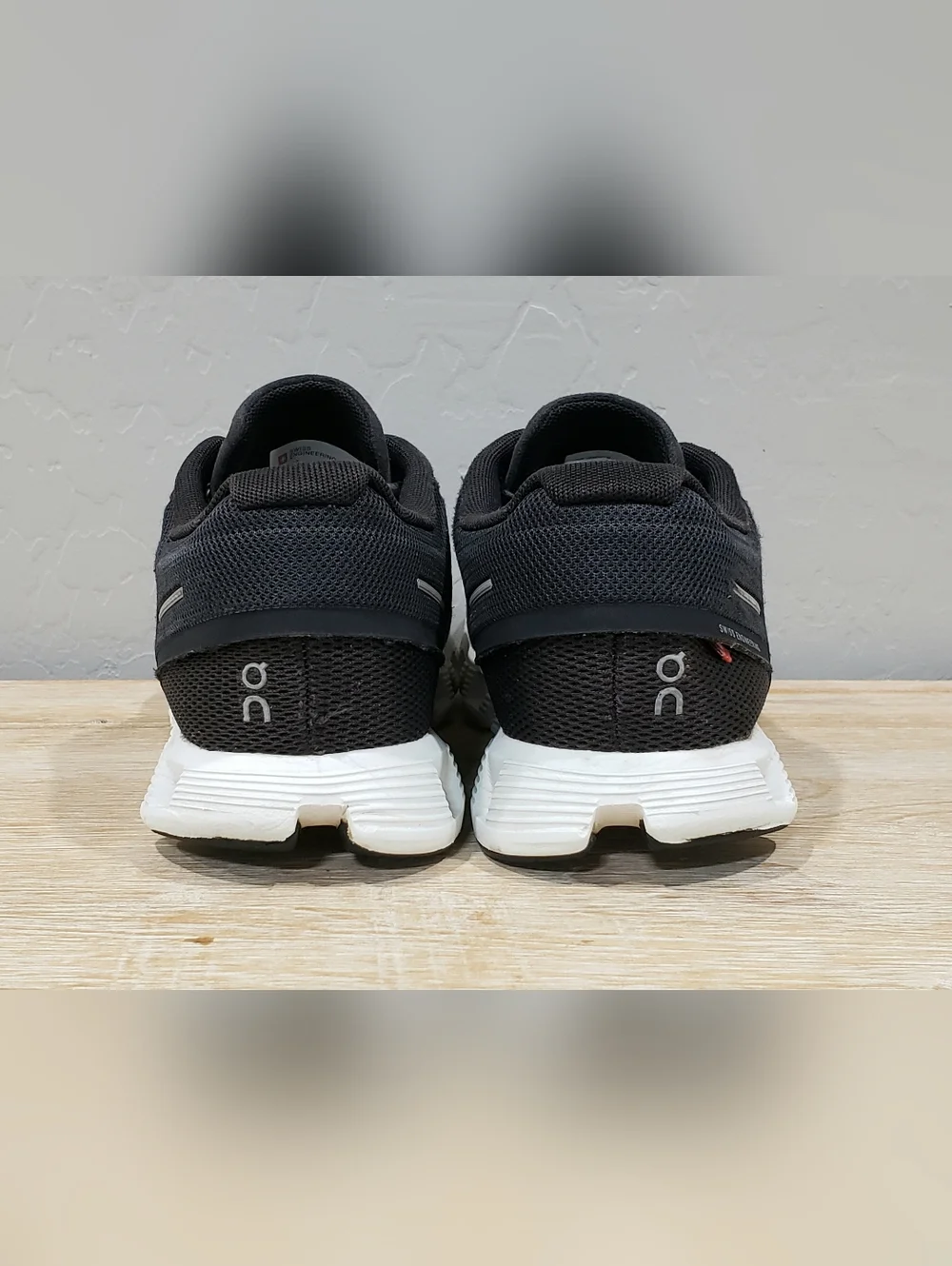 ON CLOUD Women's Cloud 5 Running Shoes (9) Black/White
